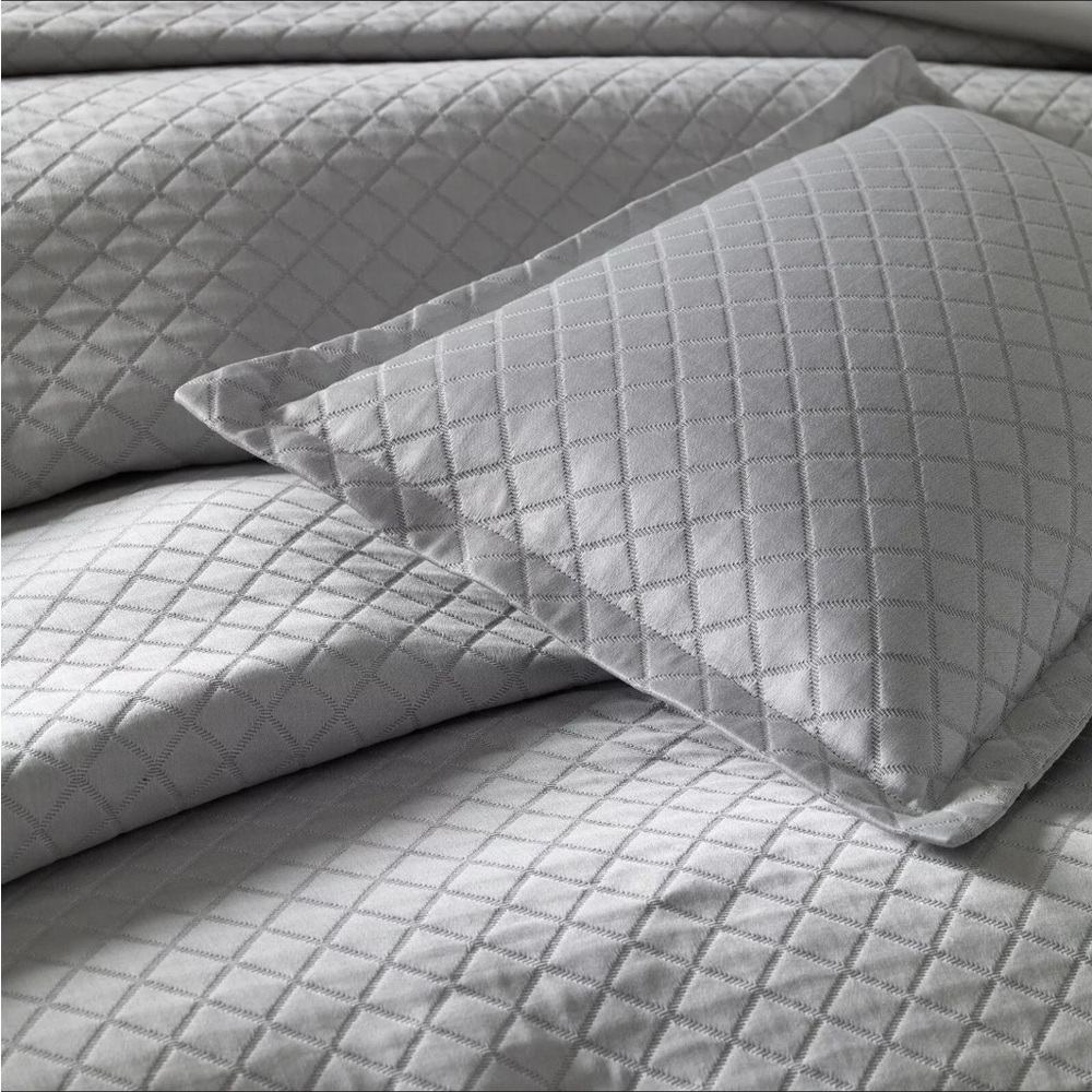 MATOUK NADIA COTTON MATELASSE COVERLET FULL/QUEEN SILVER NWT